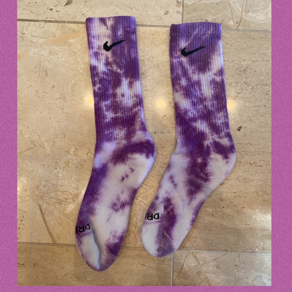 TIE DYE NIKE CREW SOCKS!